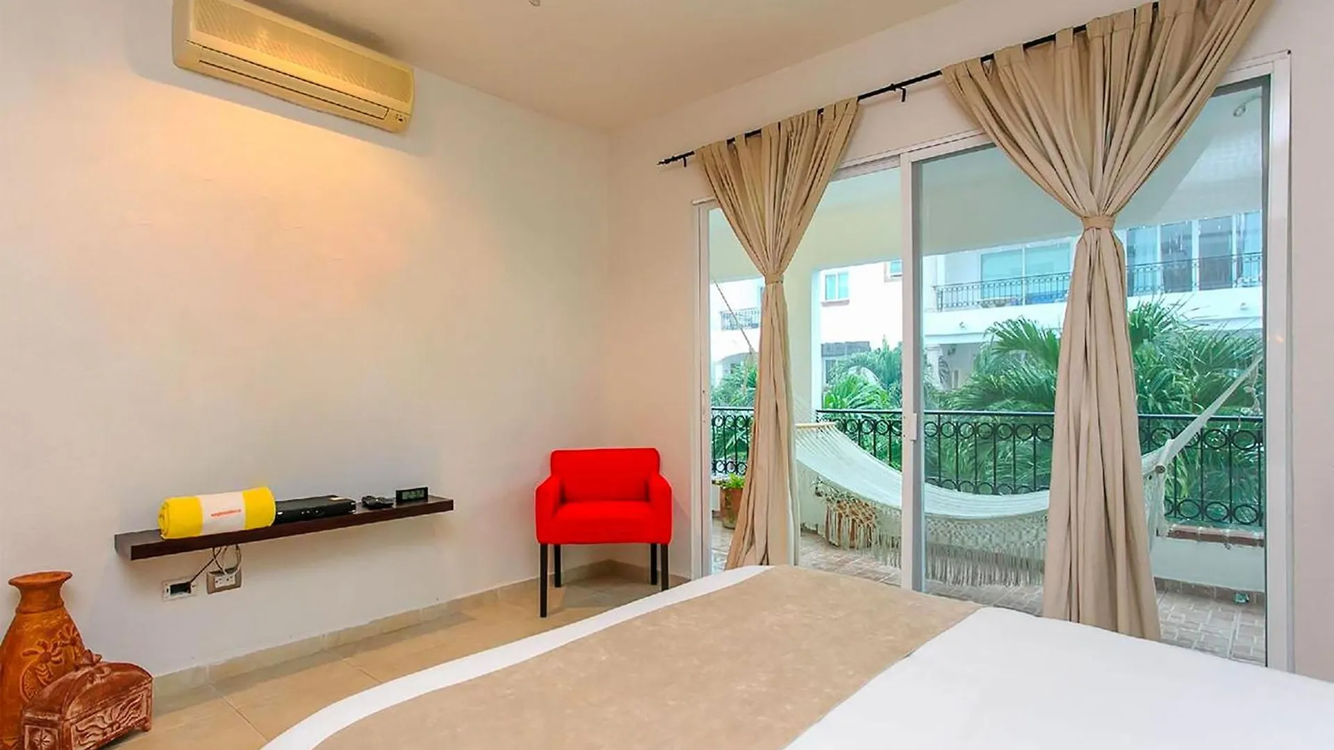 2 Bedroom- Tropical Oasis In The Heart Of Playa Del Carmen - At Gaviotas Holiday home