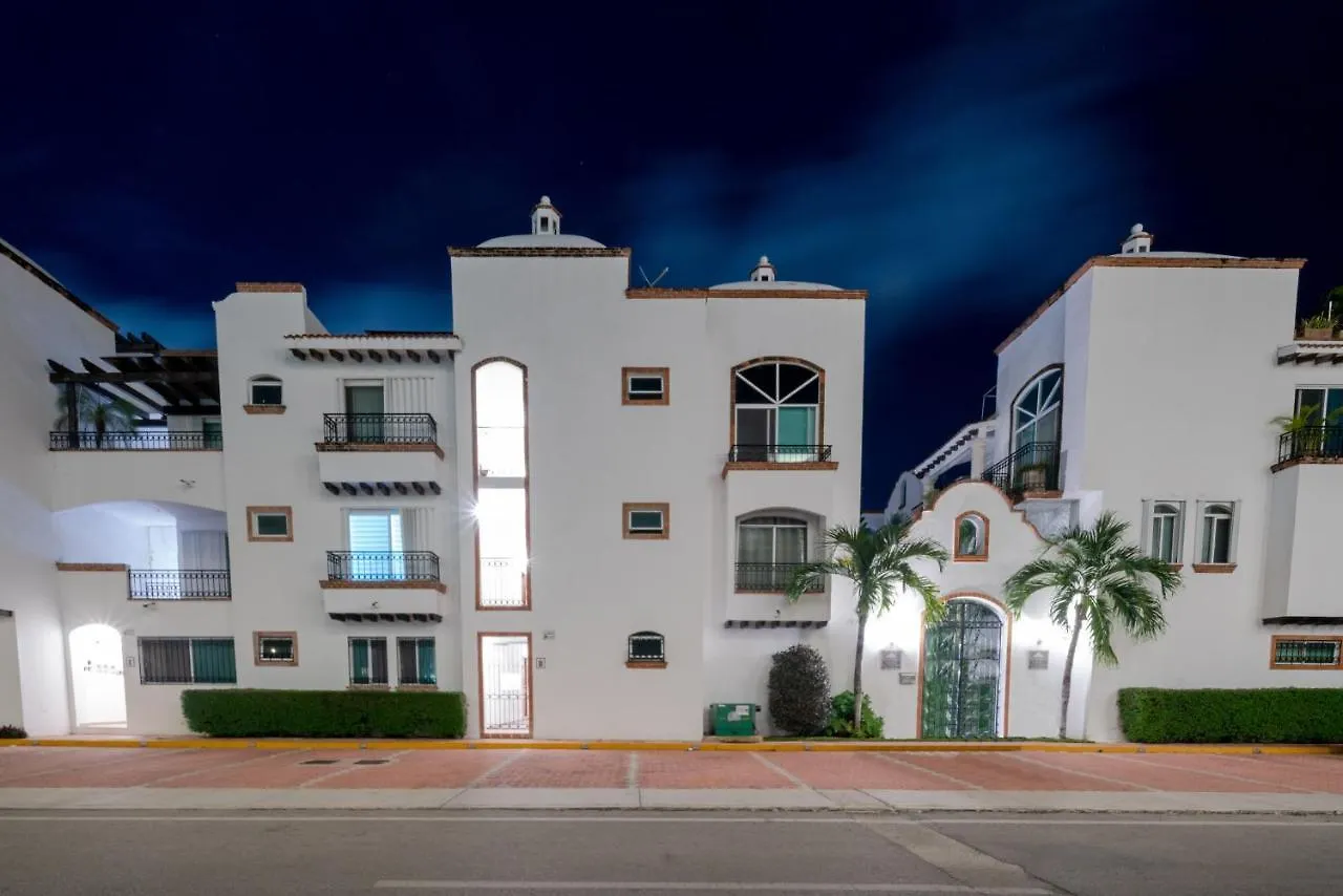 Nyaraló 2 Bedroom- Tropical Oasis In The Heart Of Playa Del Carmen - At Gaviotas Mexikó